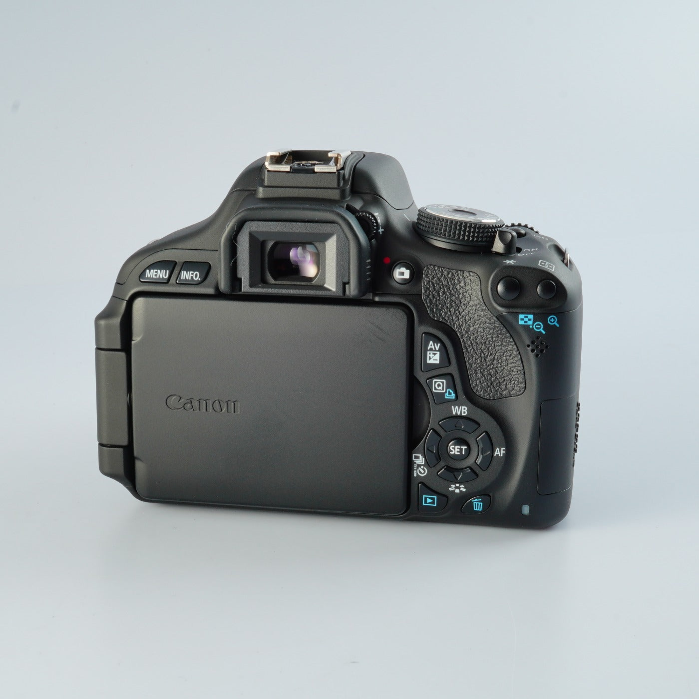 Canon EOS Kiss X5 ( Rebel T3i ) + EF-S 18-55mm F/3.5-5.6 Ⅱ USM + SD 8GB デジタル一眼レフカメラ