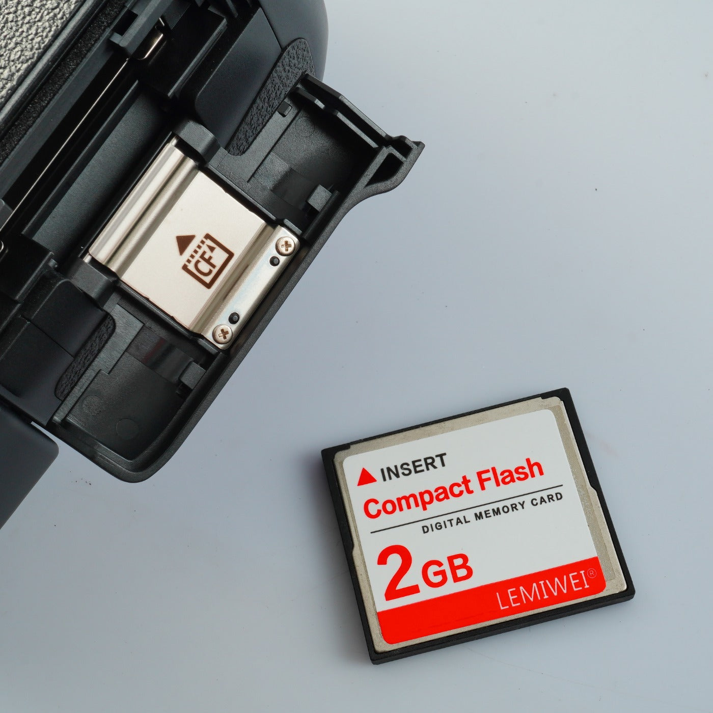 Canon EOS 40D + EF-S 18-55mm F/3.5-5.6 Ⅱ USM + CF 2GB デジタル一眼レフカメラ