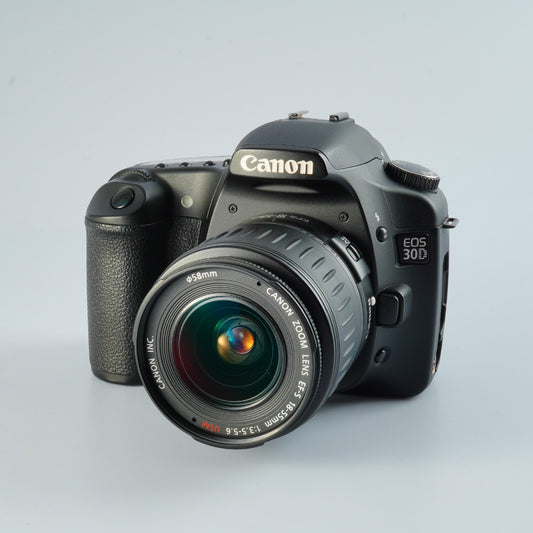 Canon EOS 30D + EF-S 18-55mm F/3.5-5.6 USM + CF 2GB デジタル一眼レフカメラ