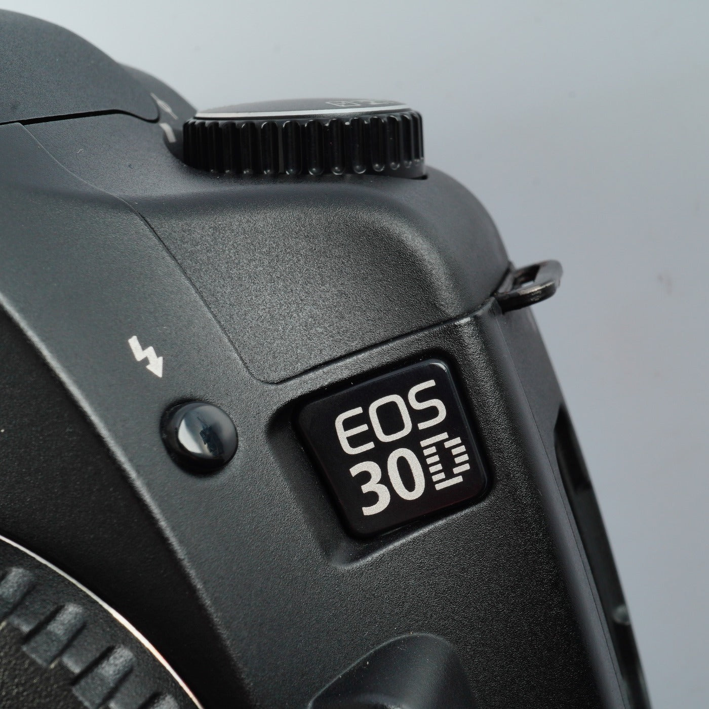 Canon EOS 30D + EF-S 18-55mm F/3.5-5.6 USM + CF 2GB デジタル一眼レフカメラ