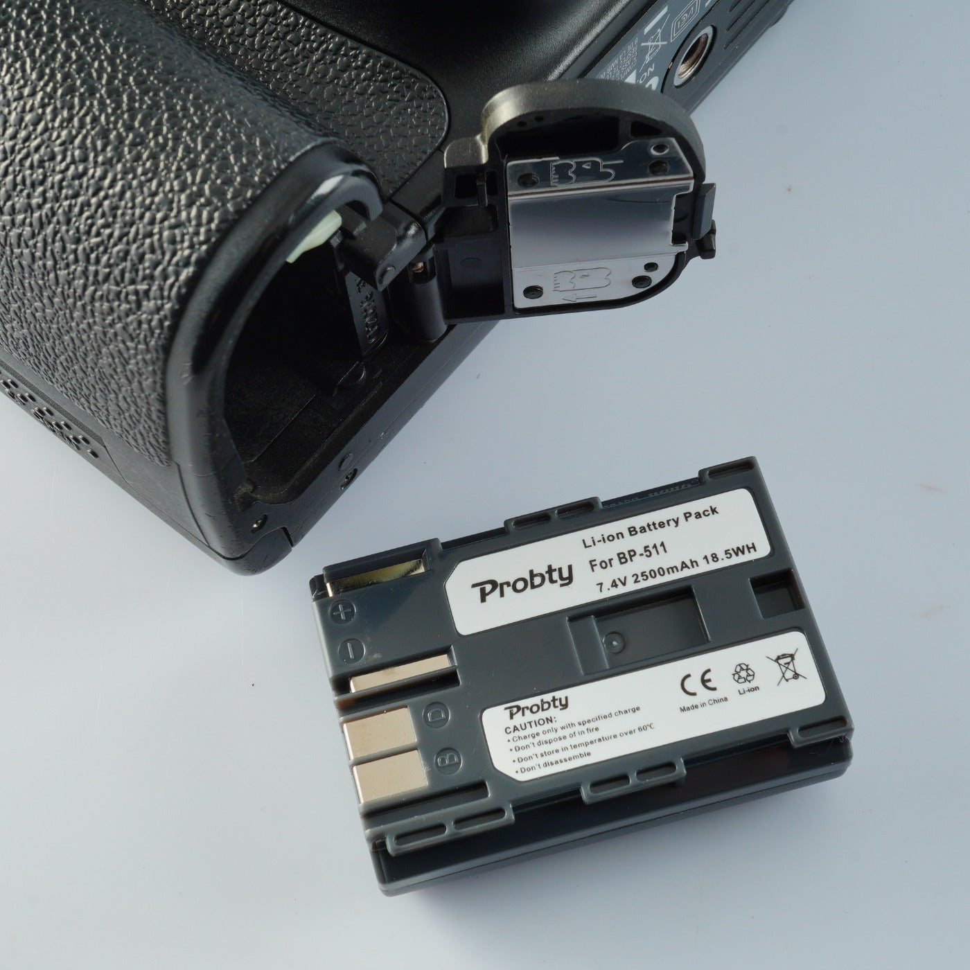 Canon EOS 30D + EF-S 18-55mm F/3.5-5.6 USM + CF 2GB デジタル一眼レフカメラ