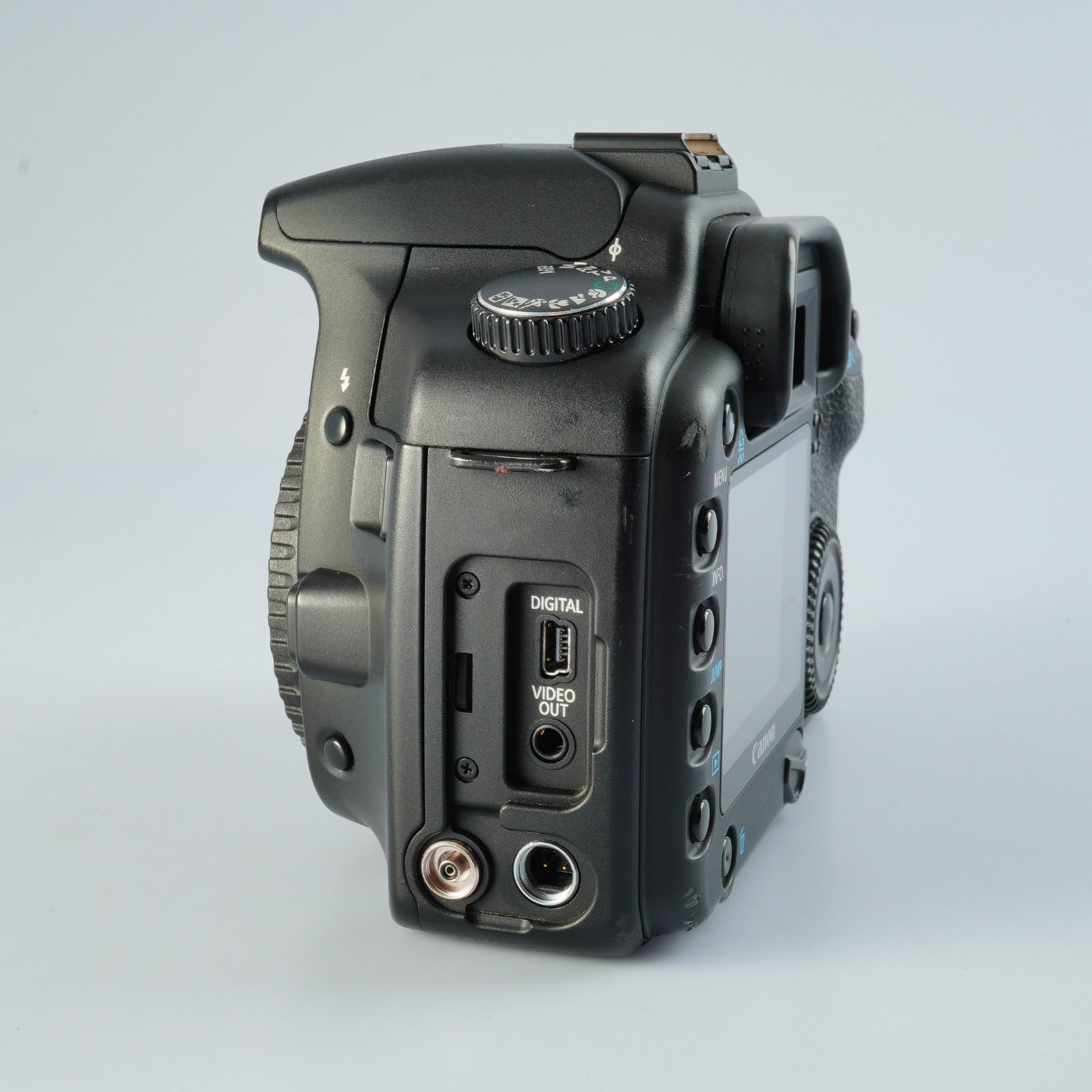 Canon EOS 30D + EF-S 18-55mm F/3.5-5.6 USM + CF 2GB デジタル一眼レフカメラ