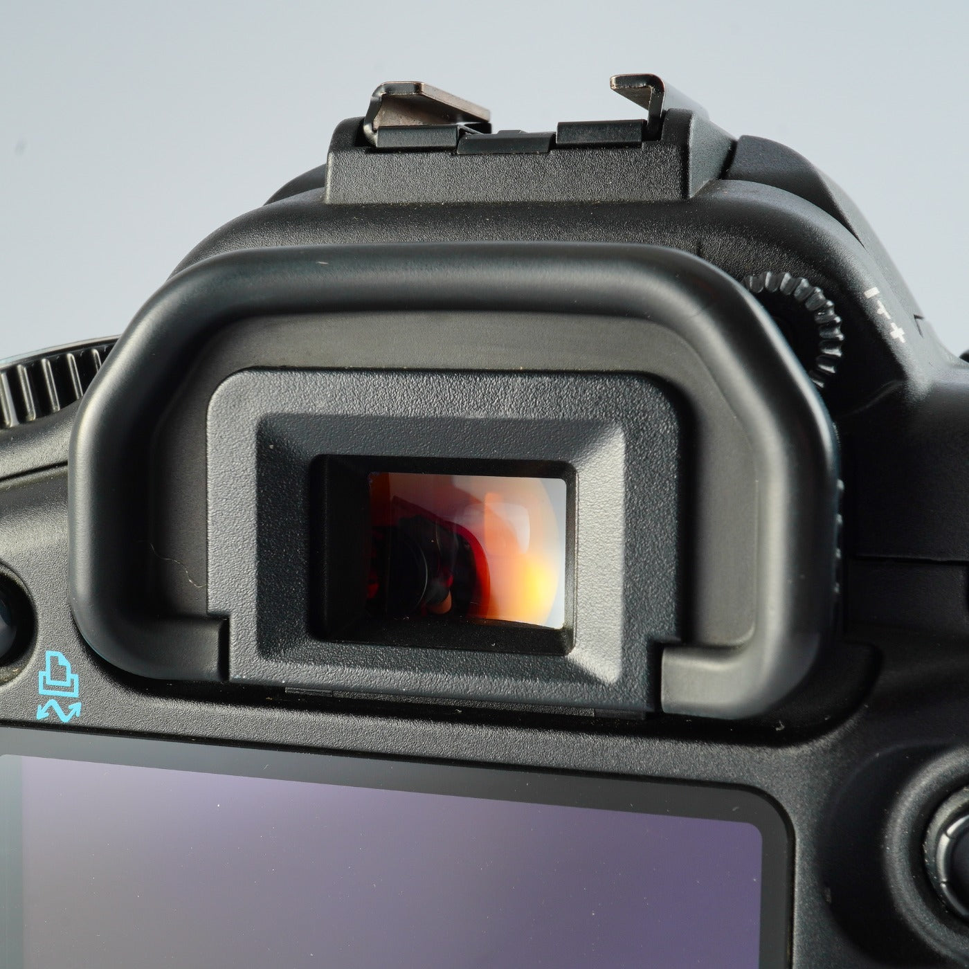 Canon EOS 30D + EF-S 18-55mm F/3.5-5.6 USM + CF 2GB デジタル一眼レフカメラ