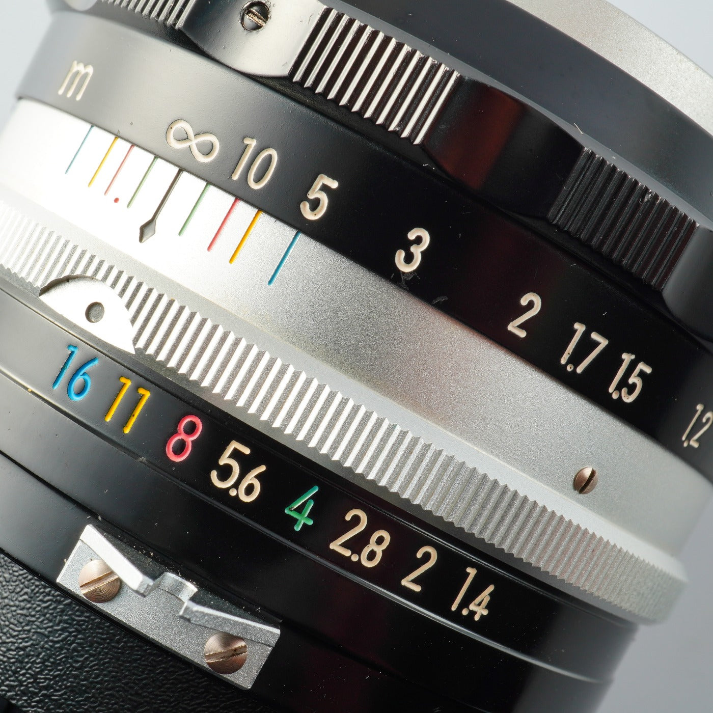 Nikon Nikkor-S Auto 50mm F/1.4 " 6 Blade " 非Ai 単焦点レンズ