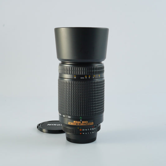 Nikon AF NIKKOR 70-300mm F/4-5.6 D ED ズームレンズ