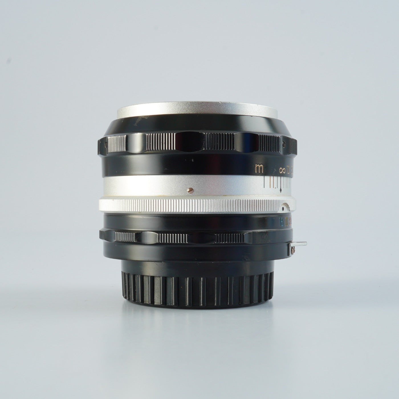 Nikon Nikkor-S Auto 50mm F/1.4 " 6 Blade " 非Ai 単焦点レンズ