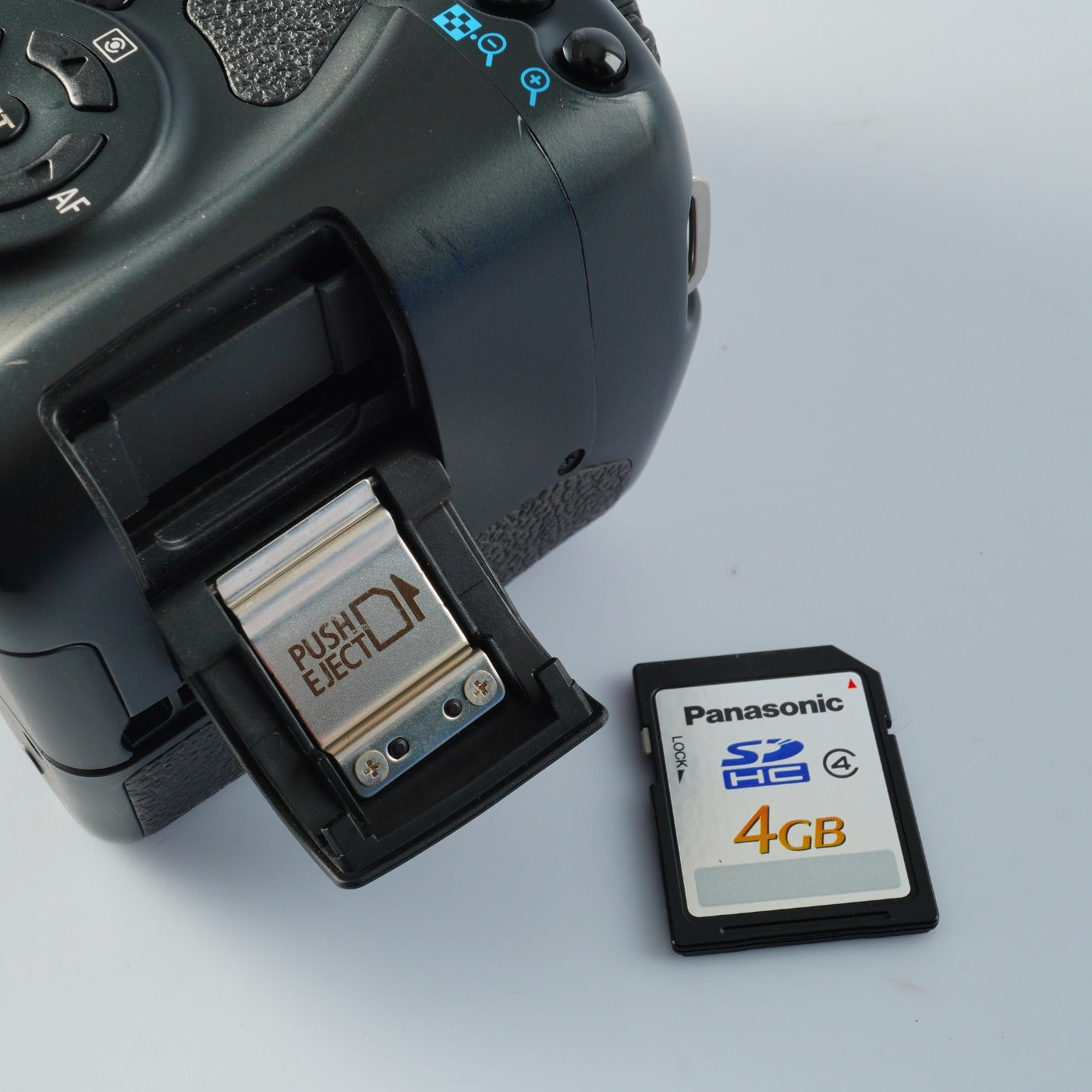 Canon EOS Kiss X2 ( Rebel XSi ) + EF-S 18-55mm F3.5-5.6 USM + SD 4GB デジタル一眼レフカメラ