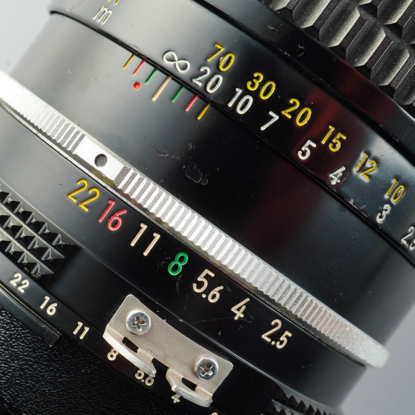 Nikon Ai Nikkor 105mm F/2.5 単焦点レンズ