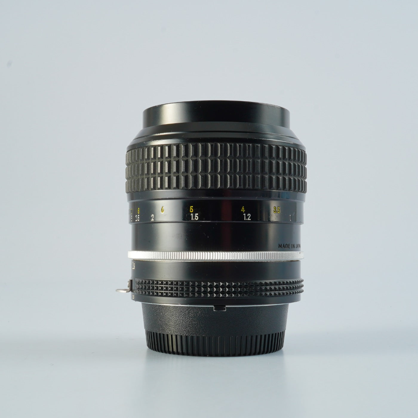 Nikon Ai Nikkor 105mm F/2.5 単焦点レンズ