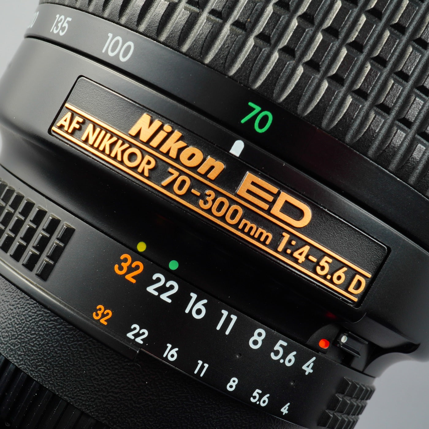 Nikon AF NIKKOR 70-300mm F/4-5.6 D ED ズームレンズ