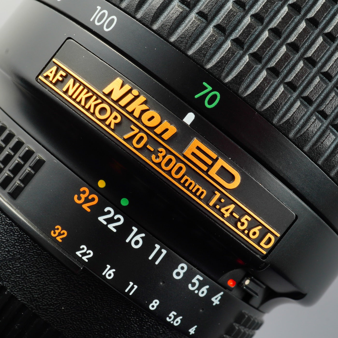 Nikon AF NIKKOR 70-300mm F/4-5.6 D ED ズームレンズ