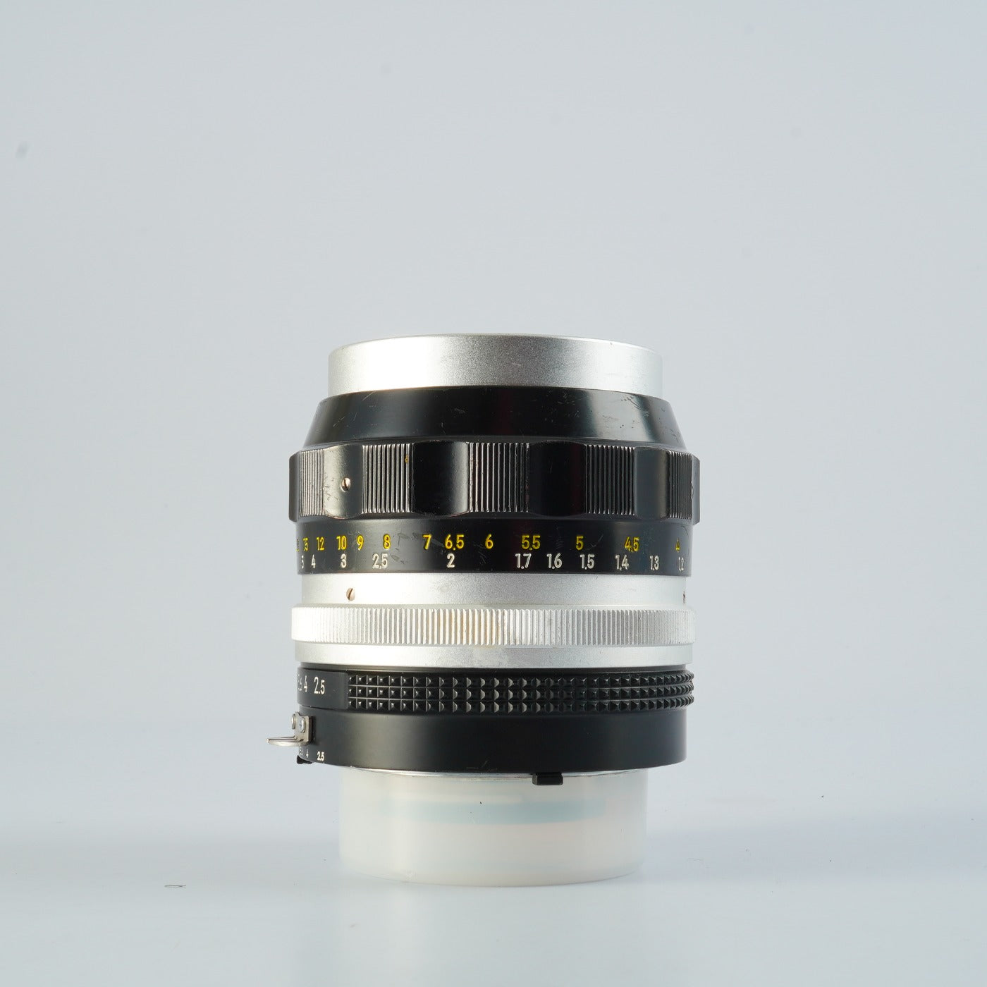 Nikon NIKKOR-P Auto 105mm F/2.5 Ai改 単焦点レンズ