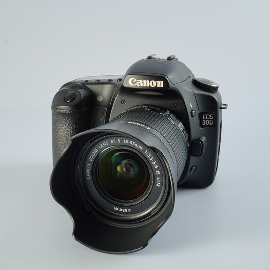 Canon EOS 30D + EF-S 18-55mm F/3.5-5.6 IS + CF 2GB デジタル一眼レフカメラ
