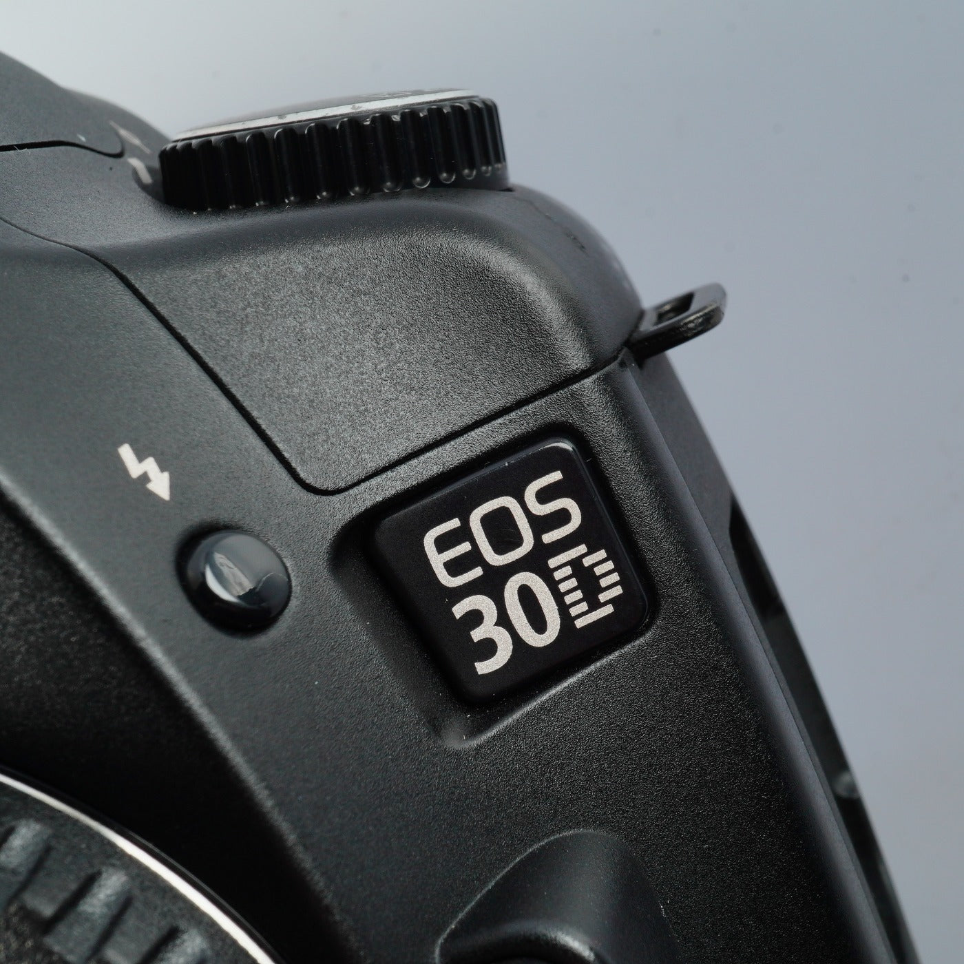 Canon EOS 30D + EF-S 18-55mm F/3.5-5.6 IS + CF 2GB デジタル一眼レフカメラ