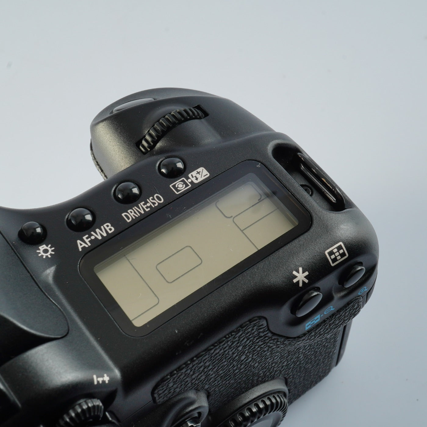 Canon EOS 30D + EF-S 18-55mm F/3.5-5.6 IS + CF 2GB デジタル一眼レフカメラ