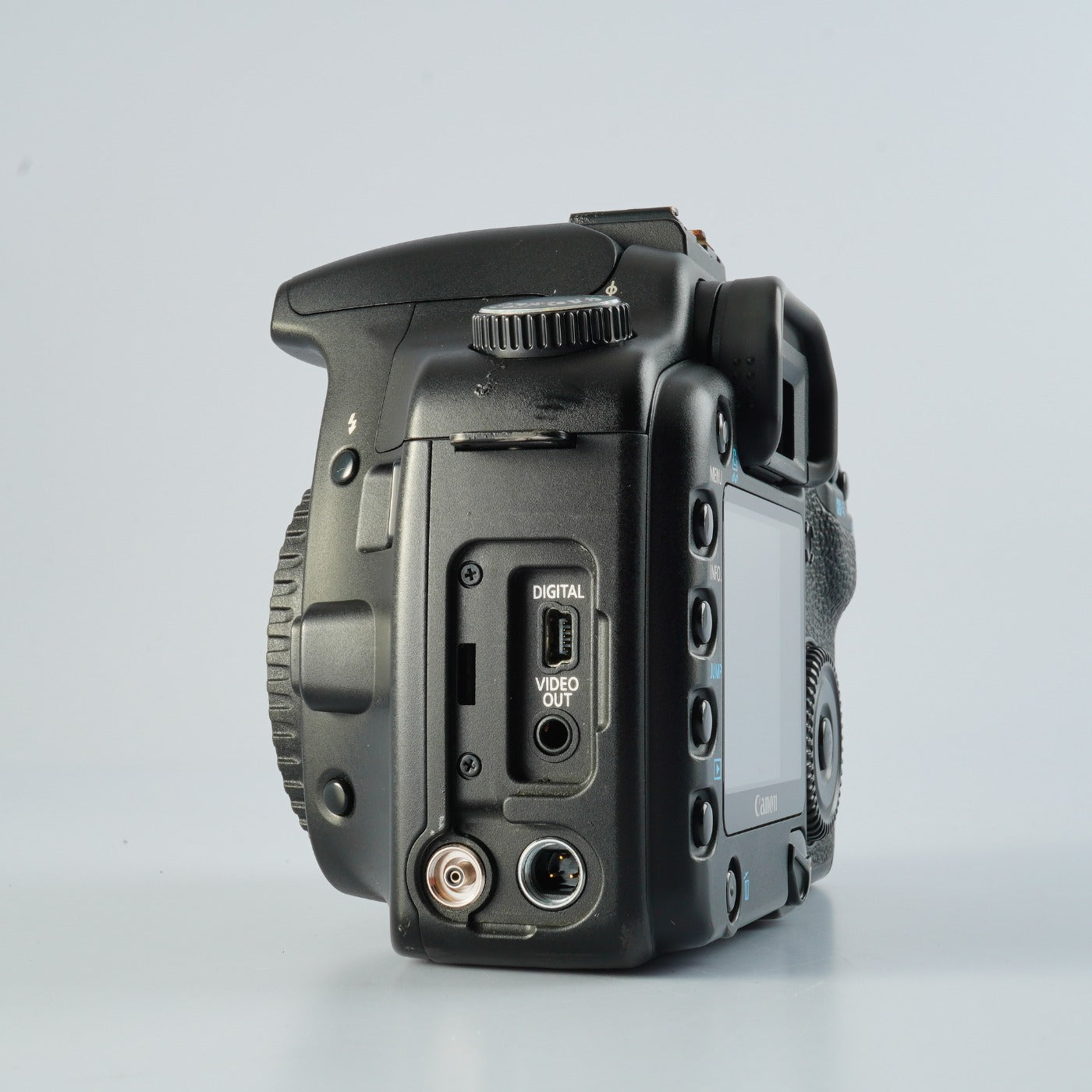 Canon EOS 30D + EF-S 18-55mm F/3.5-5.6 IS + CF 2GB デジタル一眼レフカメラ