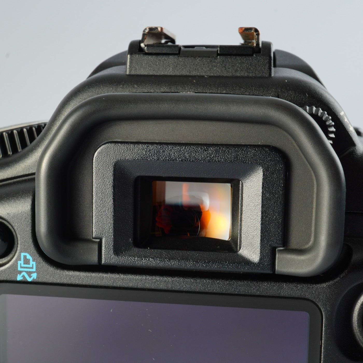 Canon EOS 30D + EF-S 18-55mm F/3.5-5.6 IS + CF 2GB デジタル一眼レフカメラ