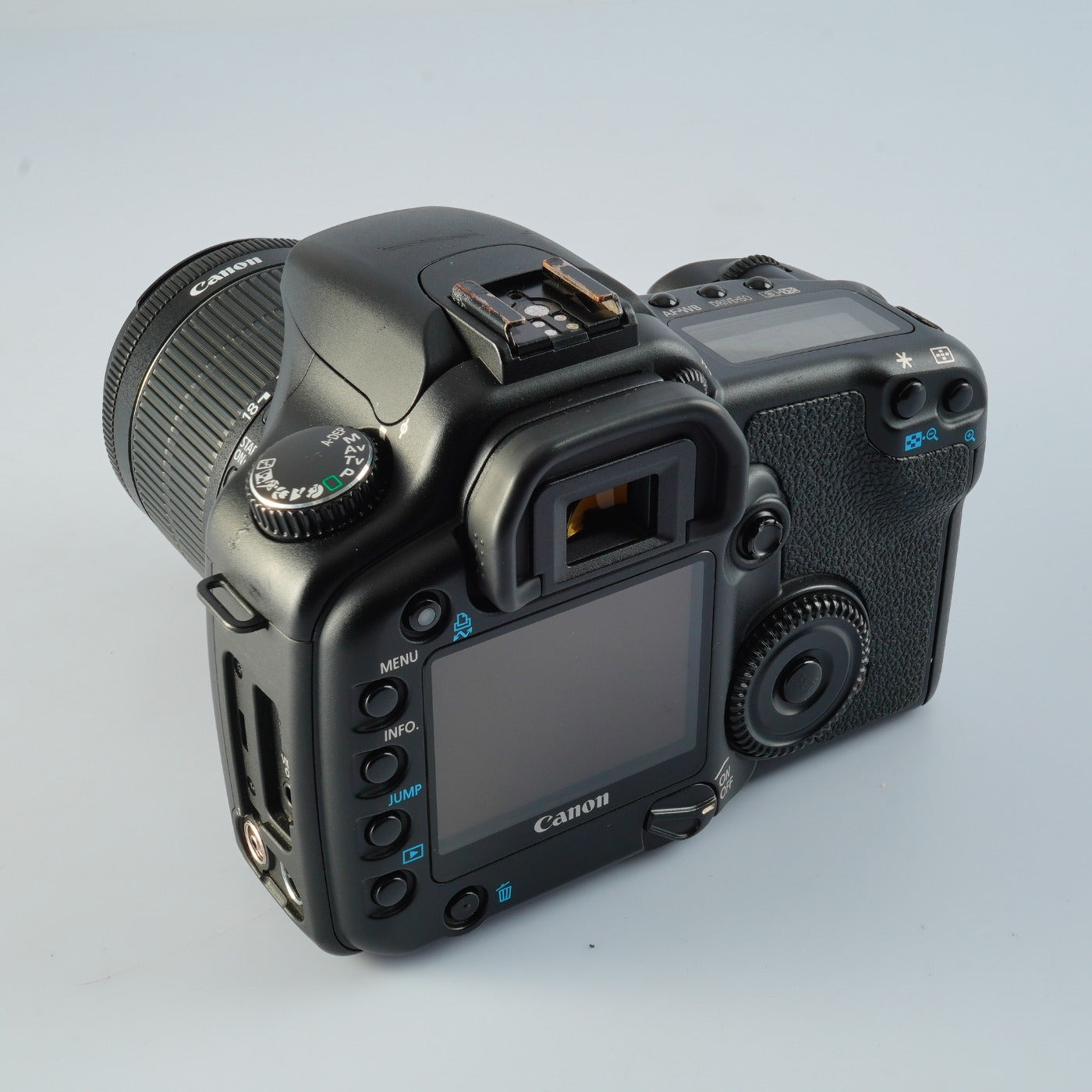 Canon EOS 30D + EF-S 18-55mm F/3.5-5.6 IS + CF 2GB デジタル一眼レフカメラ