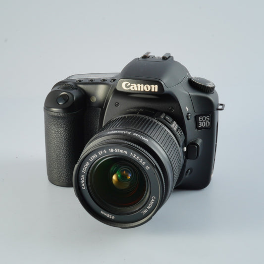 Canon EOS 30D + EF-S 18-55mm F/3.5-5.6 IS + CF 2GB デジタル一眼レフカメラ