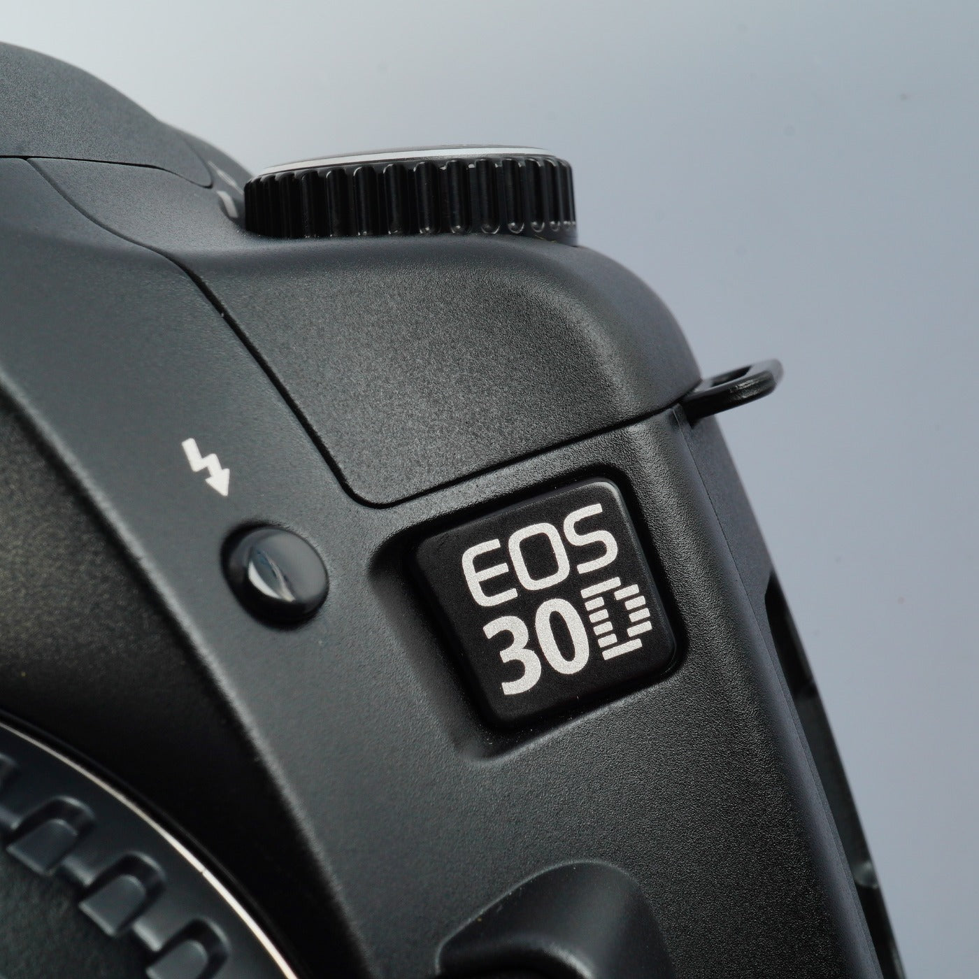 Canon EOS 30D + EF-S 18-55mm F/3.5-5.6 IS + CF 2GB デジタル一眼レフカメラ