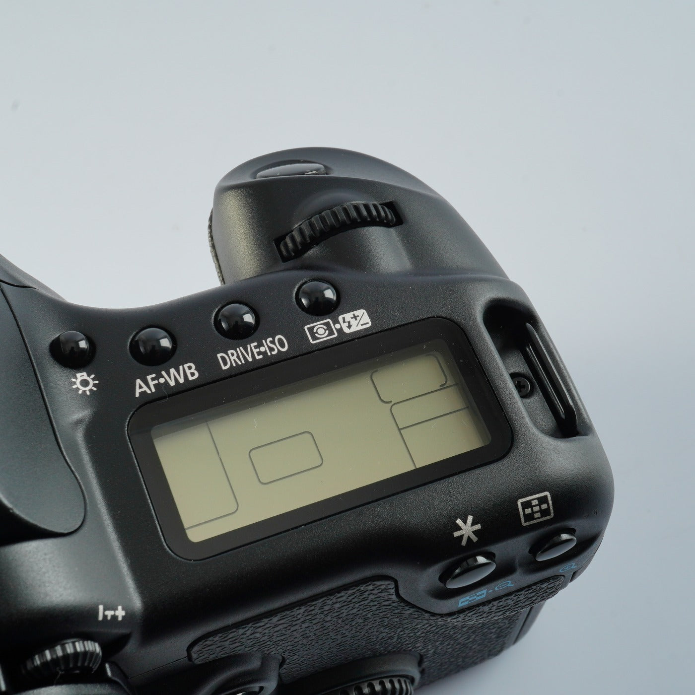 Canon EOS 30D + EF-S 18-55mm F/3.5-5.6 IS + CF 2GB デジタル一眼レフカメラ