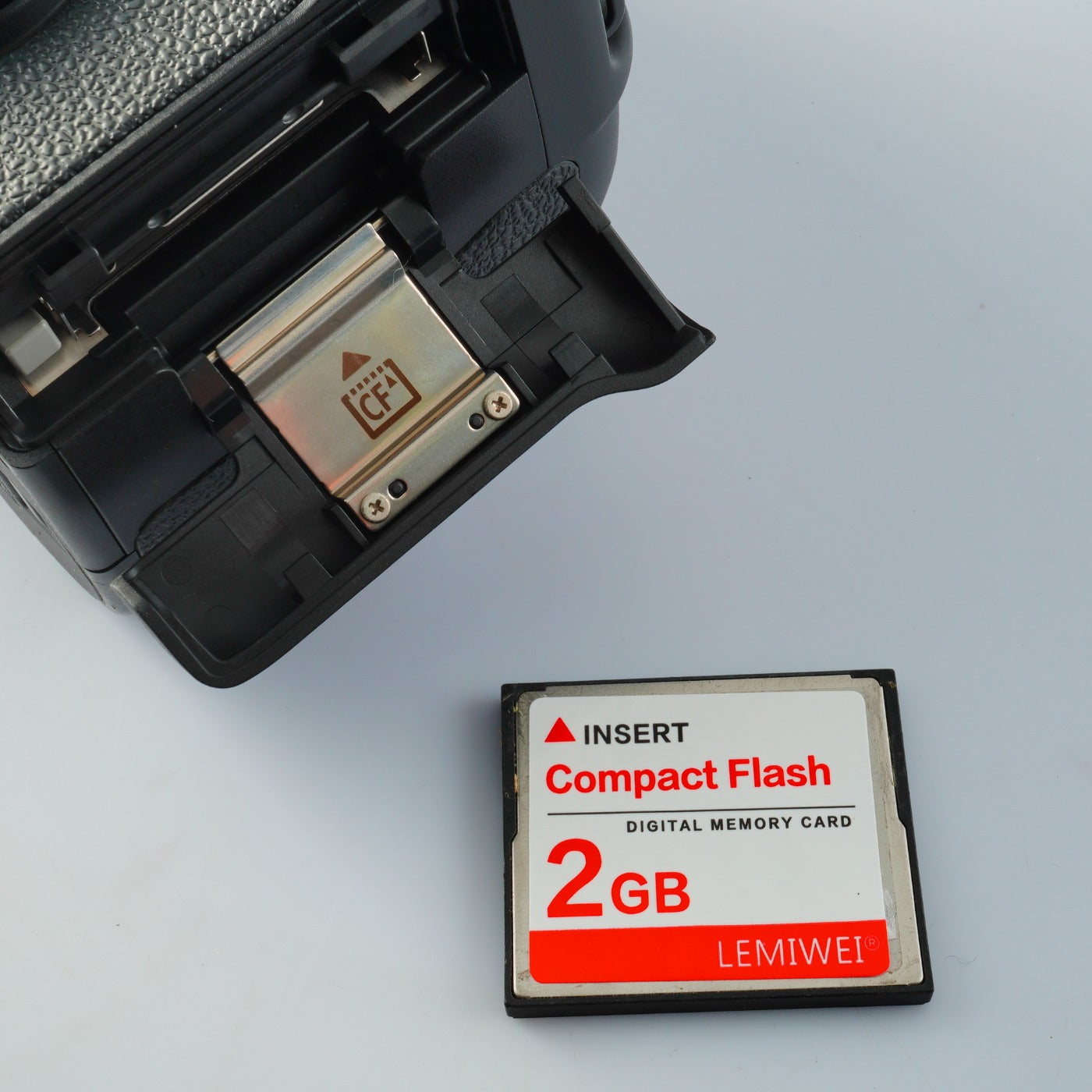 Canon EOS 30D + EF-S 18-55mm F/3.5-5.6 IS + CF 2GB デジタル一眼レフカメラ