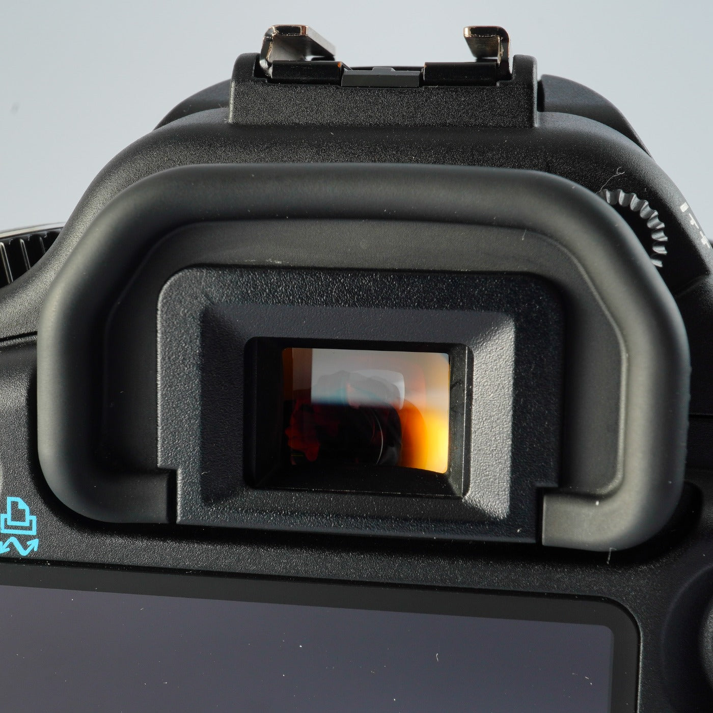 Canon EOS 30D + EF-S 18-55mm F/3.5-5.6 IS + CF 2GB デジタル一眼レフカメラ