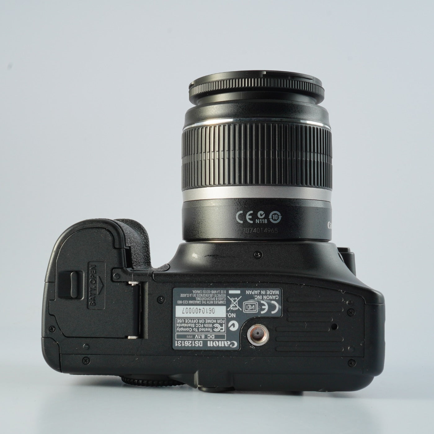 Canon EOS 30D + EF-S 18-55mm F/3.5-5.6 IS + CF 2GB デジタル一眼レフカメラ