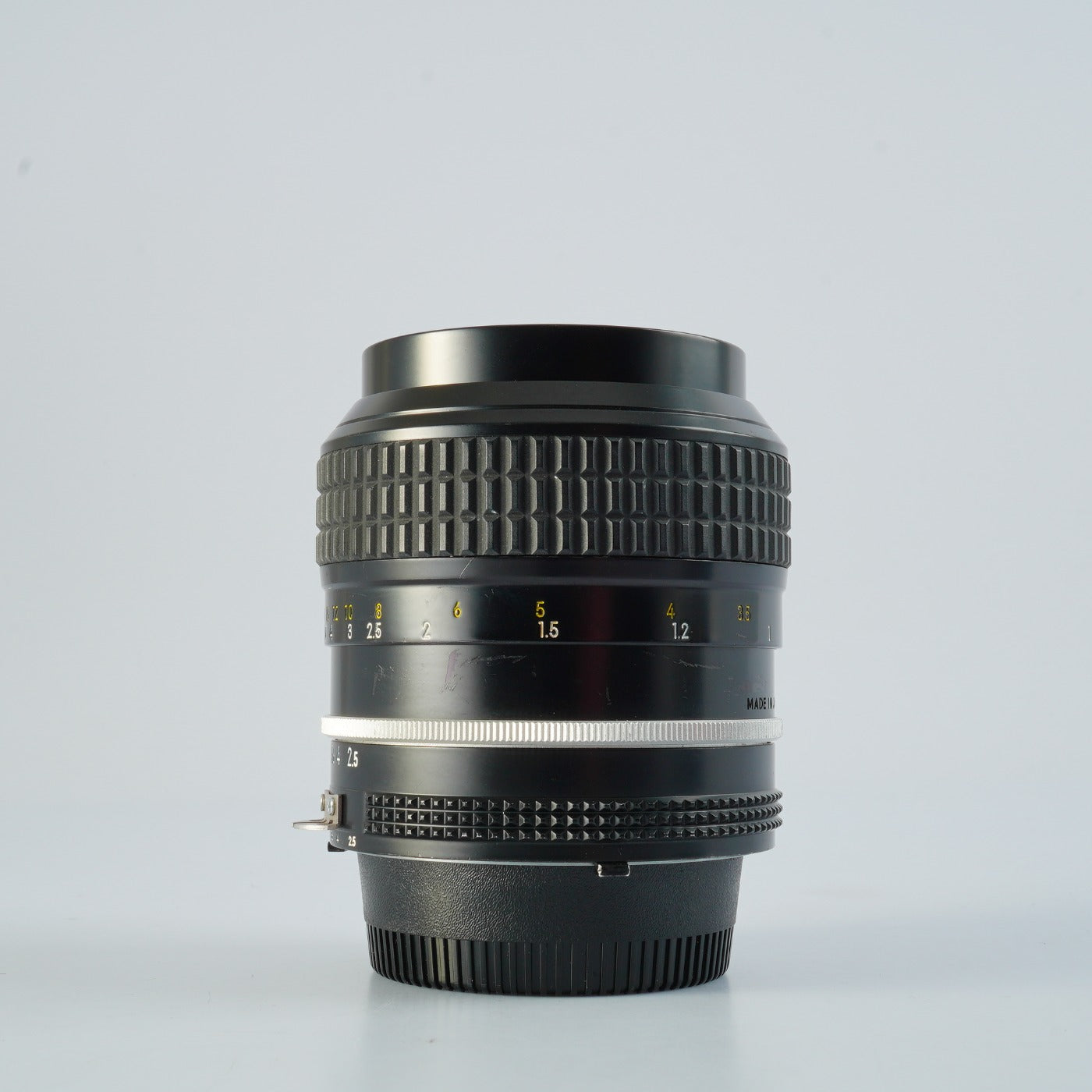 Nikon Ai NIKKOR 105mm F/2.5 単焦点レンズ