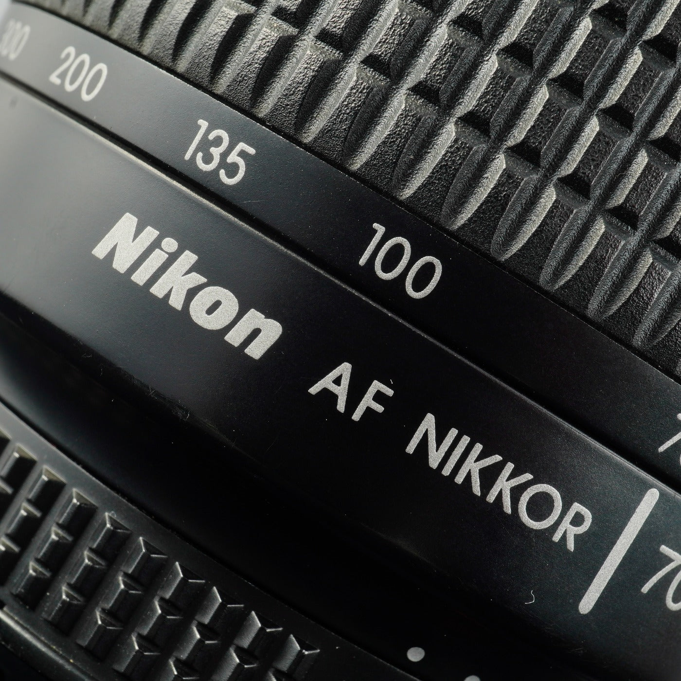 Nikon AF NIKKOR 70-300mm F/4-5.6 D ズームレンズ
