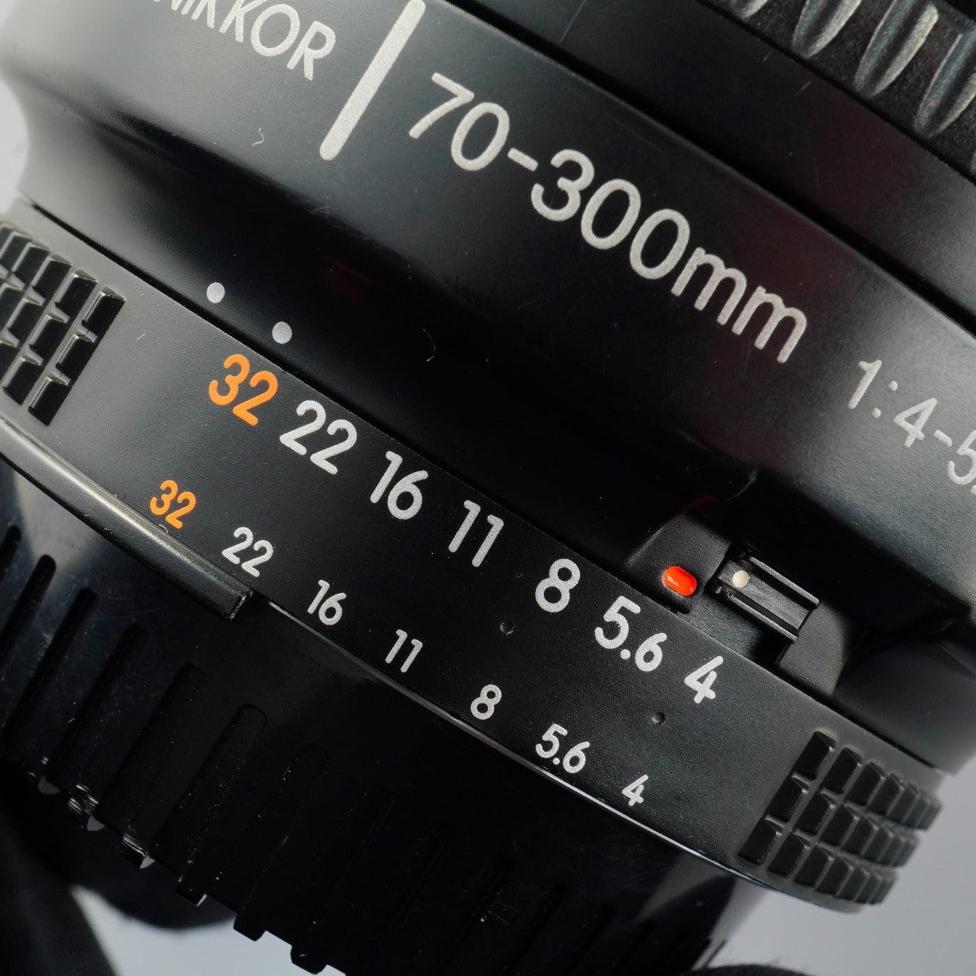 Nikon AF NIKKOR 70-300mm F/4-5.6 D ズームレンズ