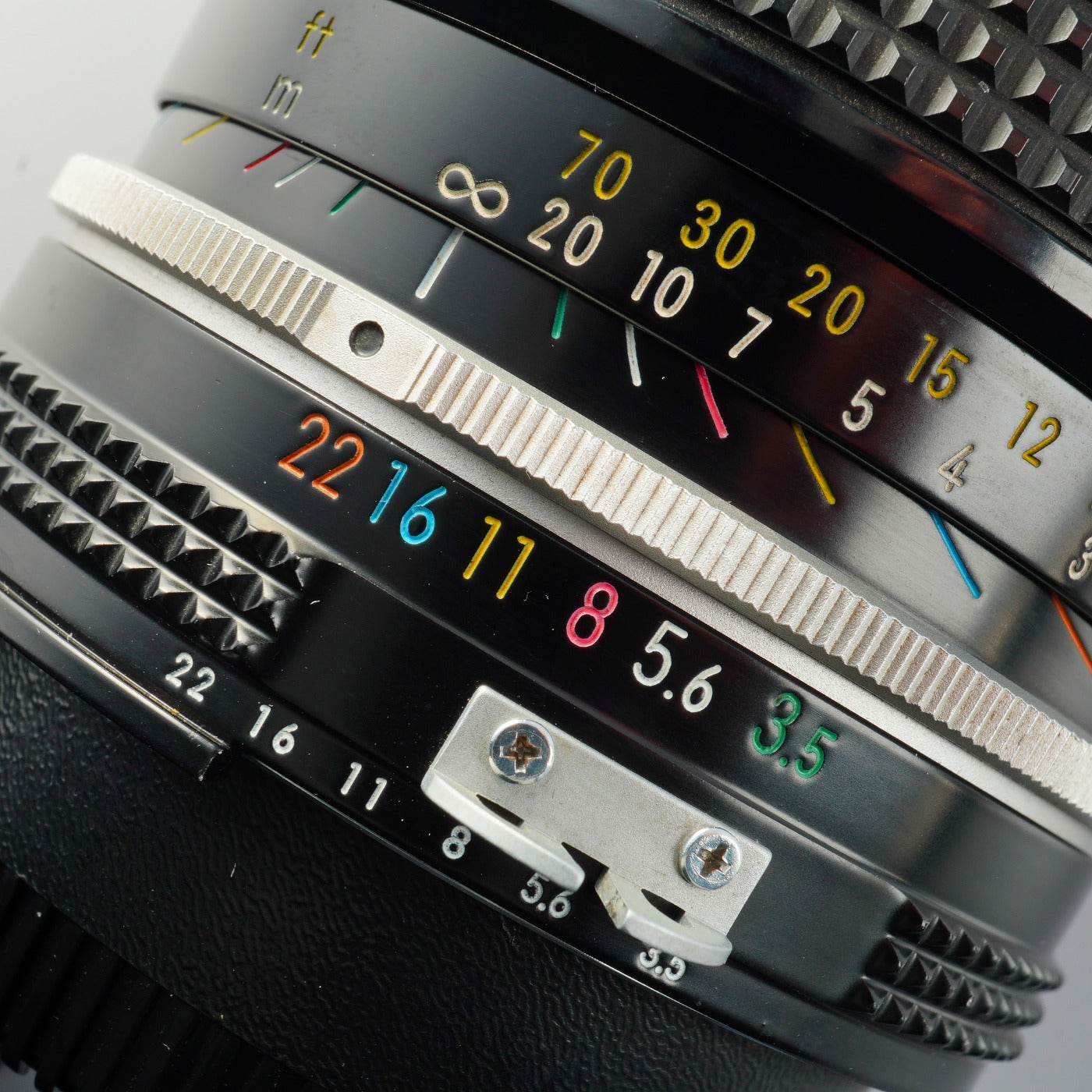 Nikon Ai Zoom-NIKKOR 43-86mm F/3.5 Zoom Lens