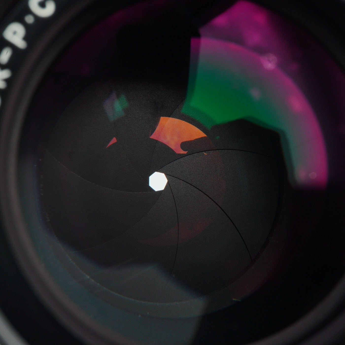 Nikon 非Ai NIKKOR-P.C Auto 105mm F/2.5 単焦点レンズ
