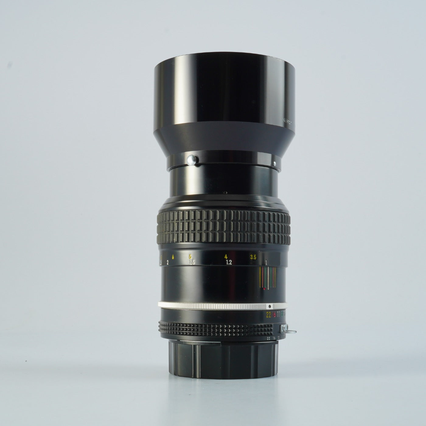 Nikon Ai NIKKOR 105mm F/2.5 prime lens