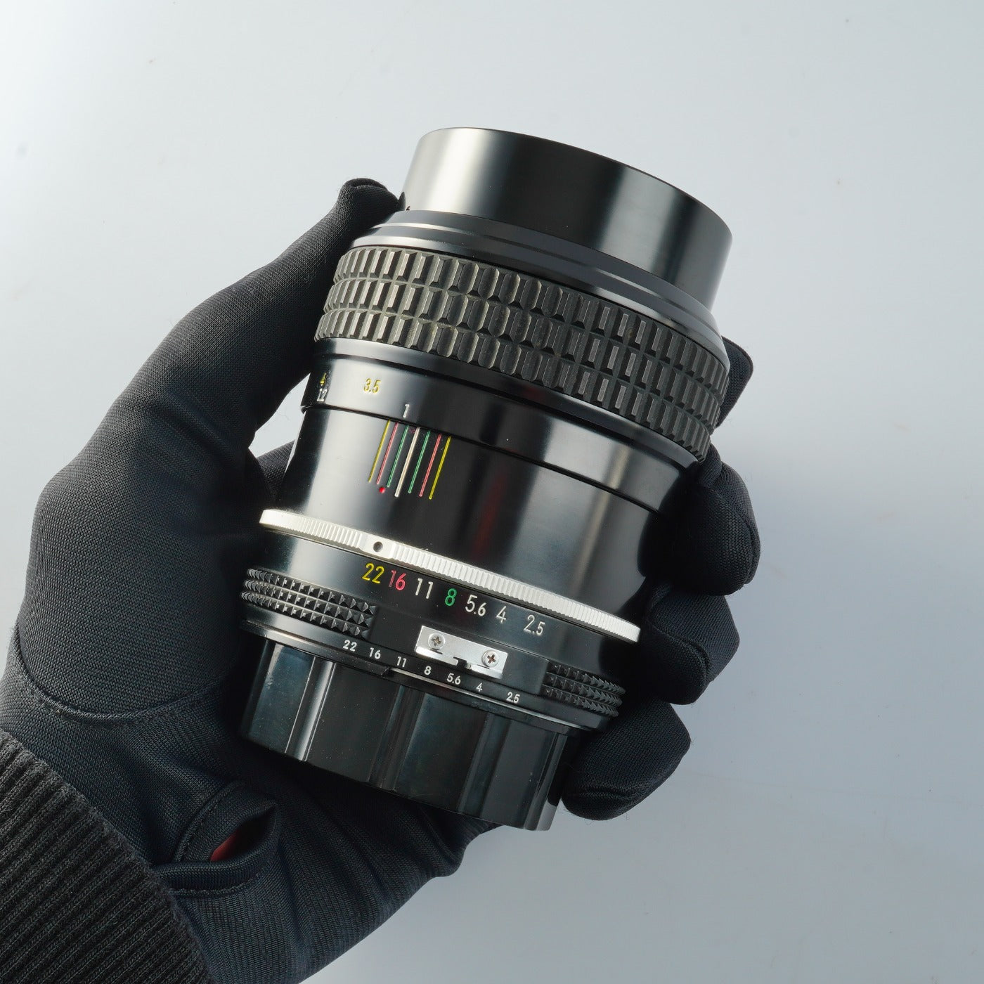 Nikon Ai NIKKOR 105mm F/2.5 prime lens