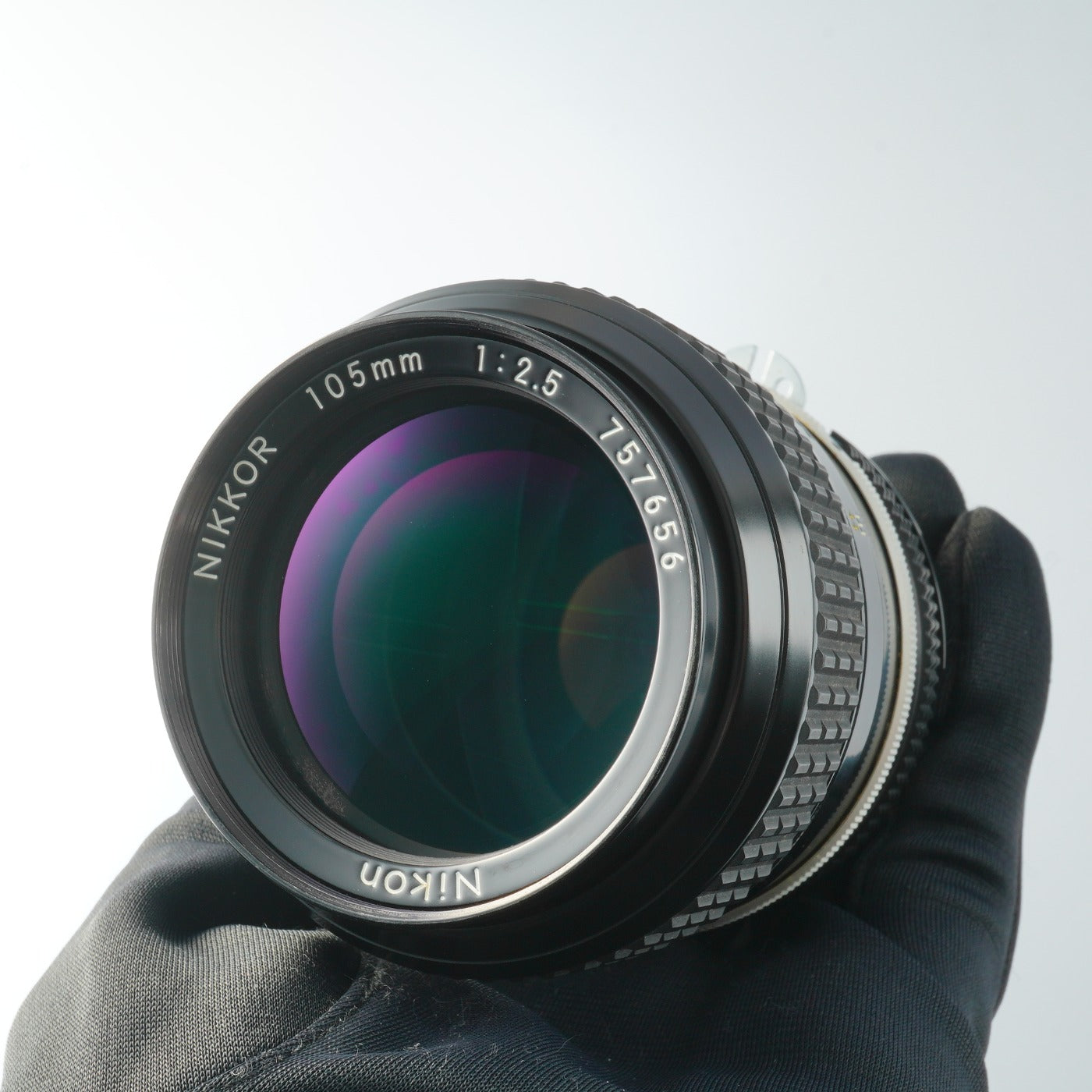 Nikon Ai NIKKOR 105mm F/2.5 prime lens