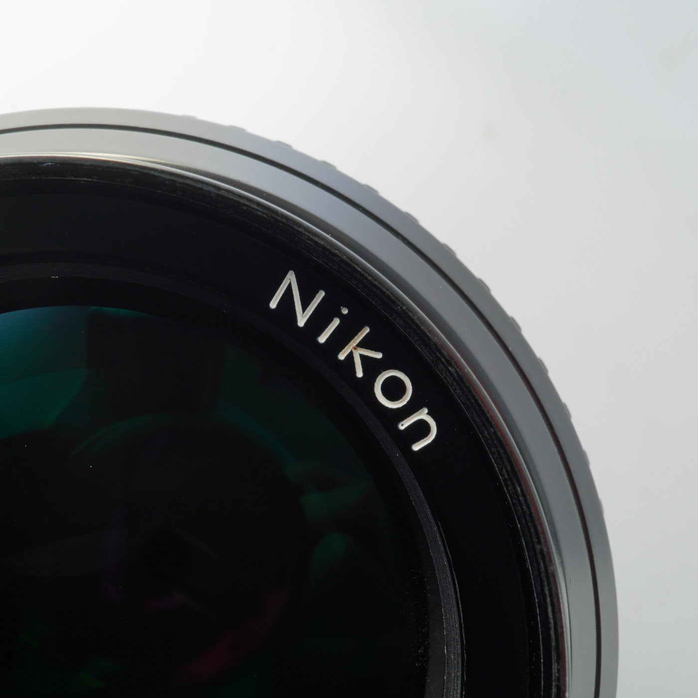 Nikon Ai NIKKOR 105mm F/2.5 prime lens