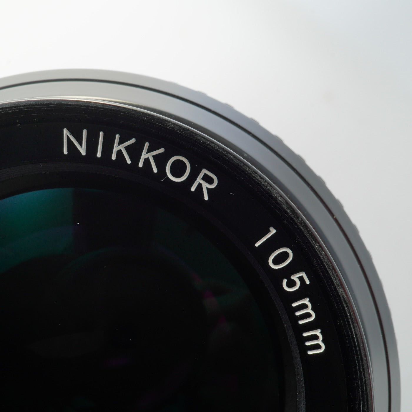 Nikon Ai NIKKOR 105mm F/2.5 prime lens