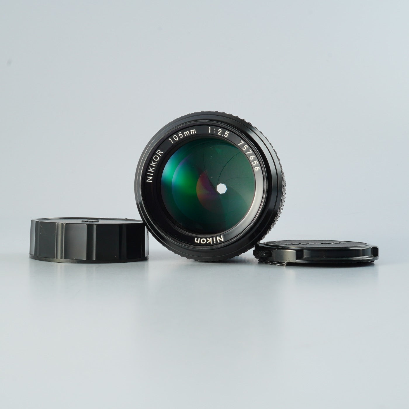 Nikon Ai NIKKOR 105mm F/2.5 prime lens