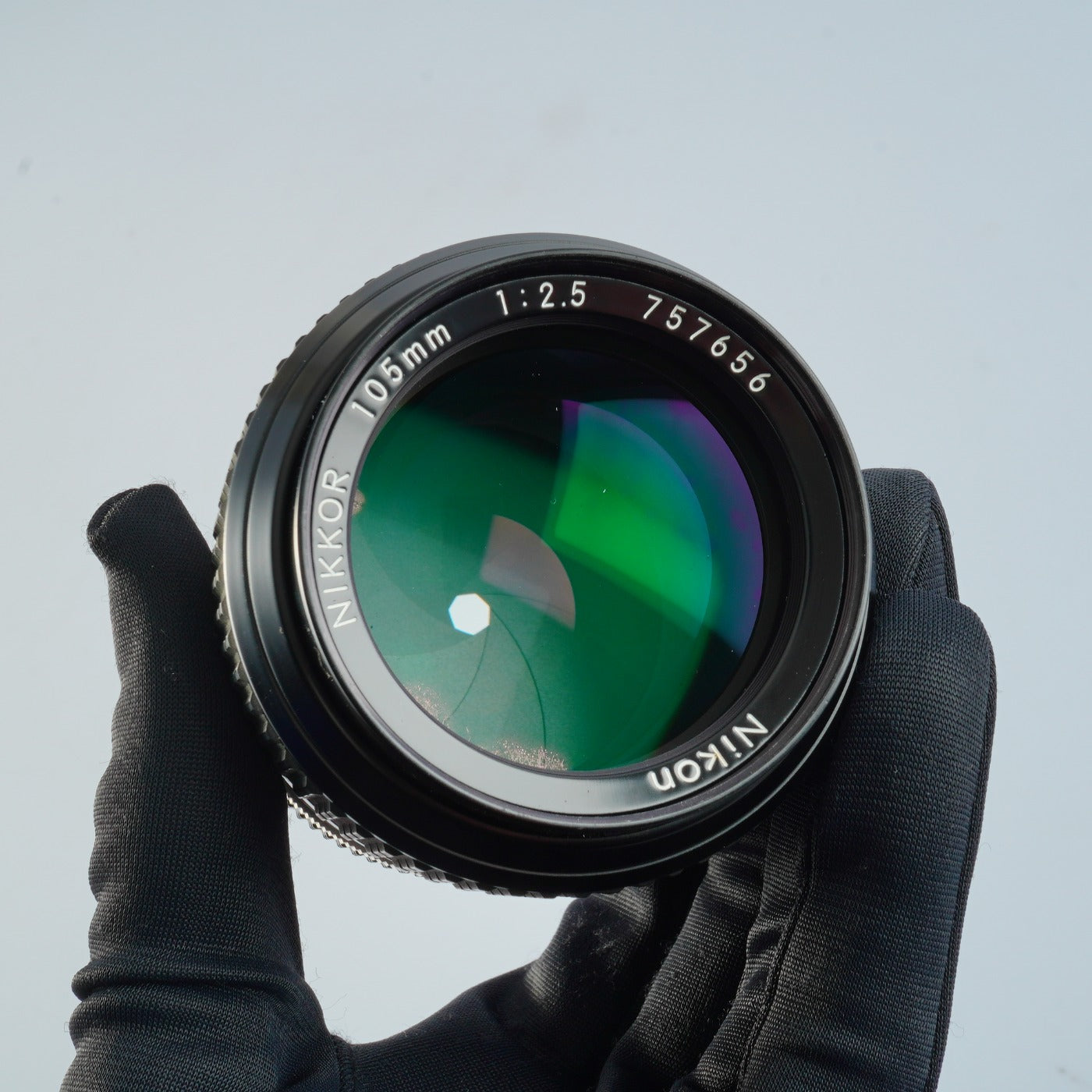 Nikon Ai NIKKOR 105mm F/2.5 prime lens