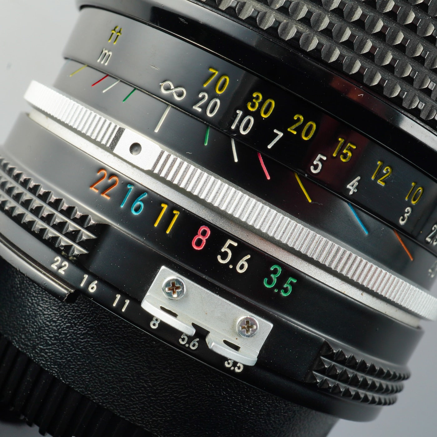 Nikon Ai Zoom-NIKKOR 43-86mm F/3.5 Zoom Lens