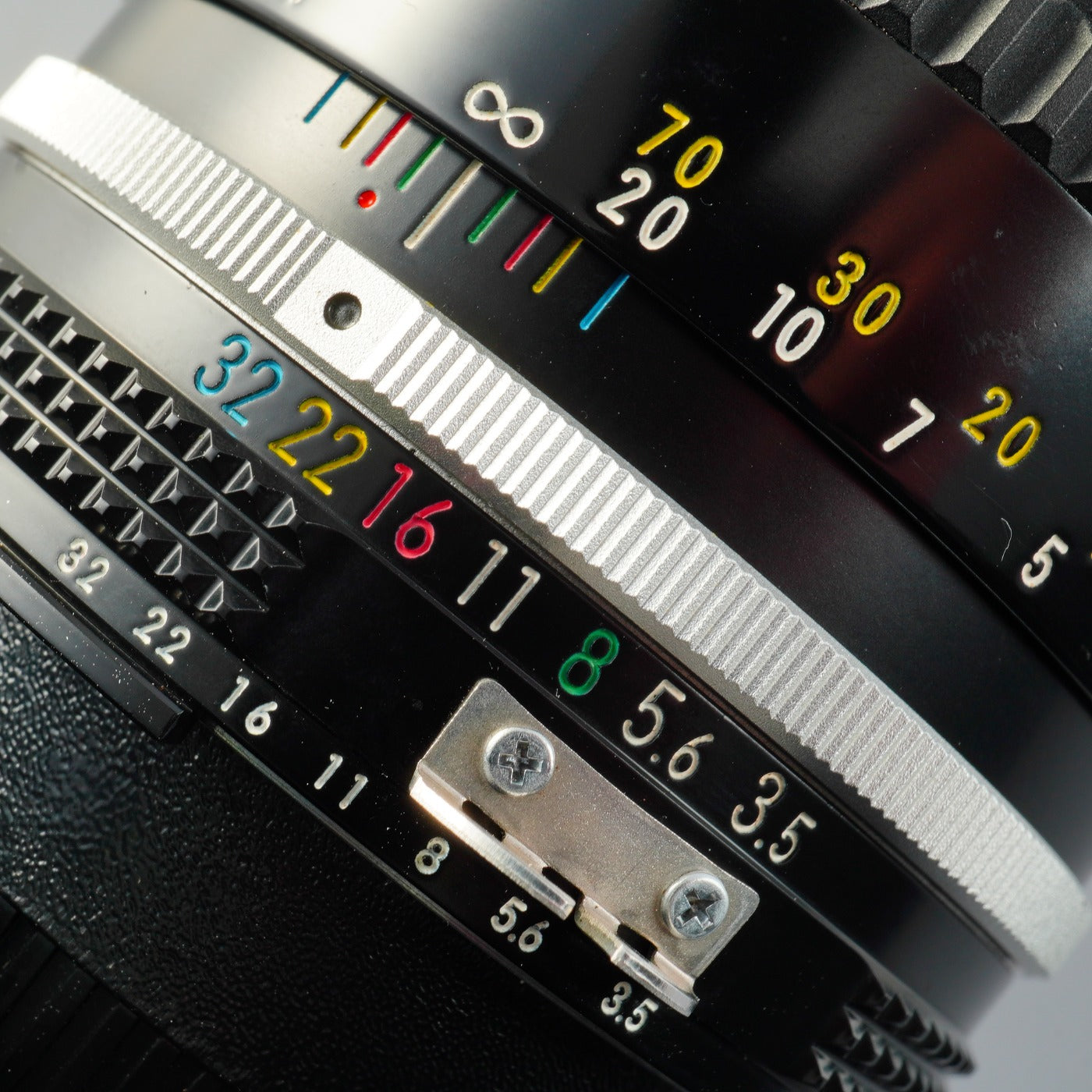 Nikon Ai NIKKOR 135mm F/3.5 prime lens