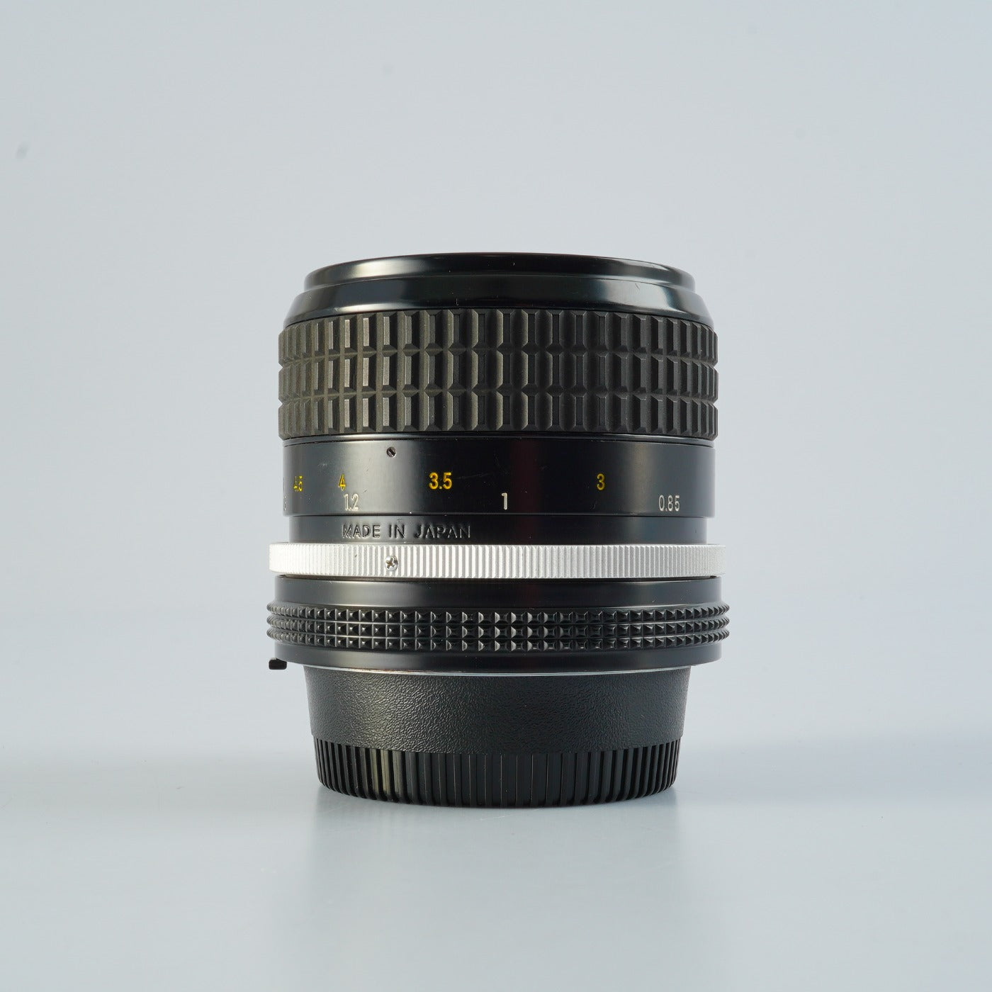 Nikon Ai NIKKOR 85mm F/2 単焦点レンズ