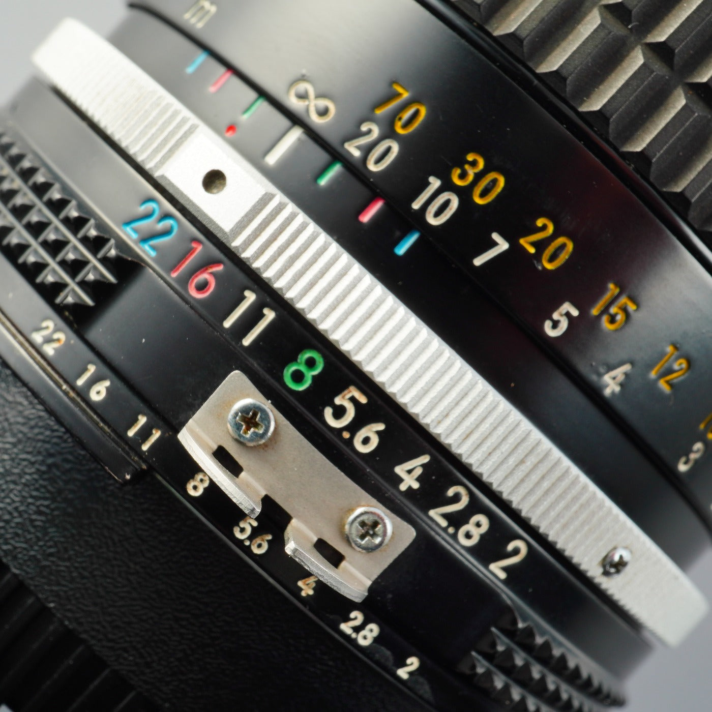 Nikon Ai NIKKOR 85mm F/2 単焦点レンズ