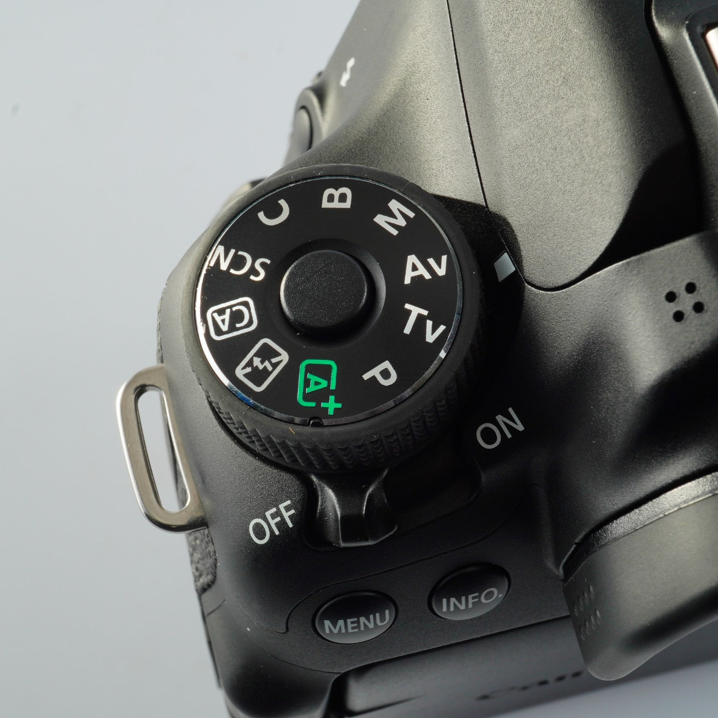 Canon 70D + SD 4GB デジタル一眼レフカメラ