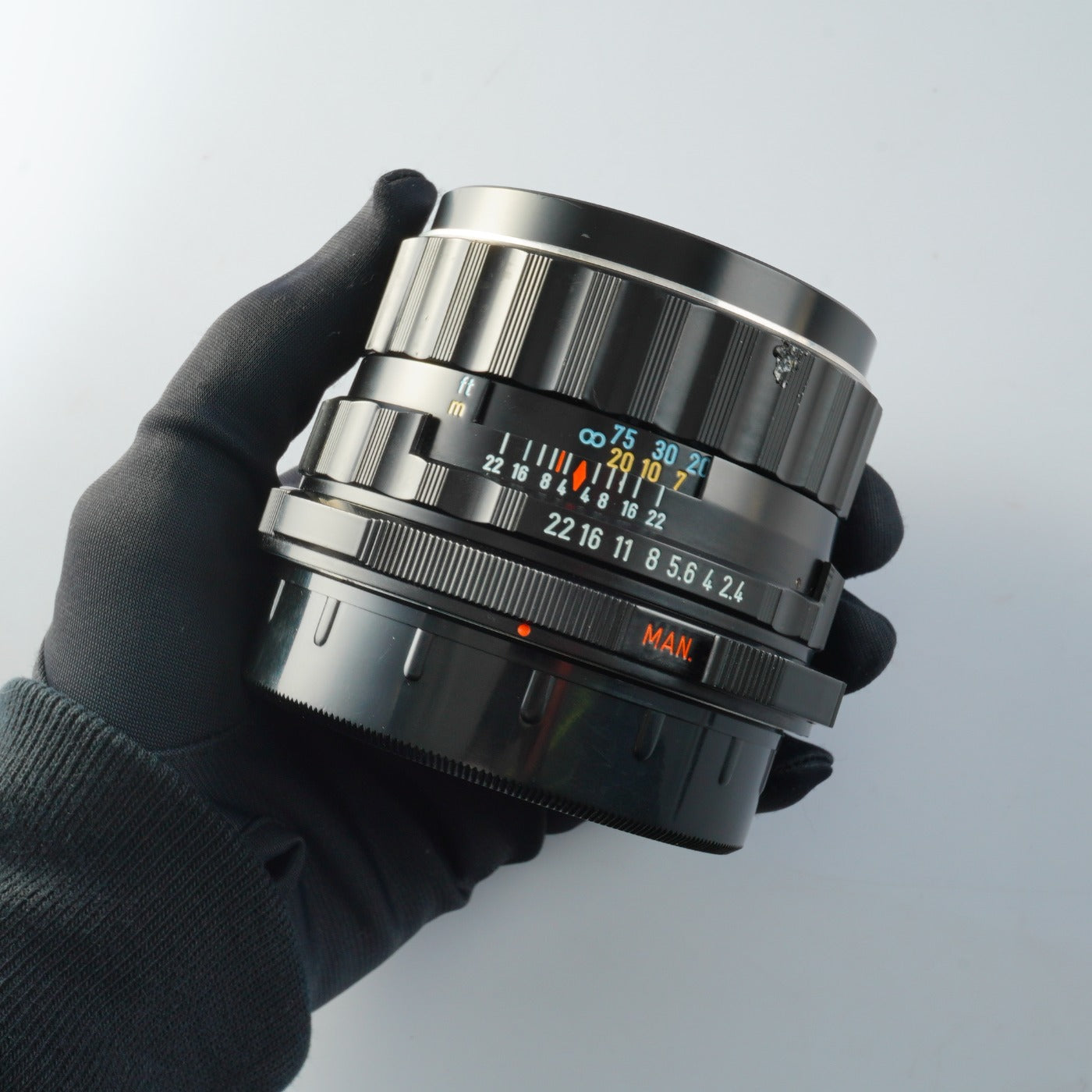 PENTAX Super Multi Coated Takumar 6x7 105mm F/2.4 prime lens (for PENTAX 67)