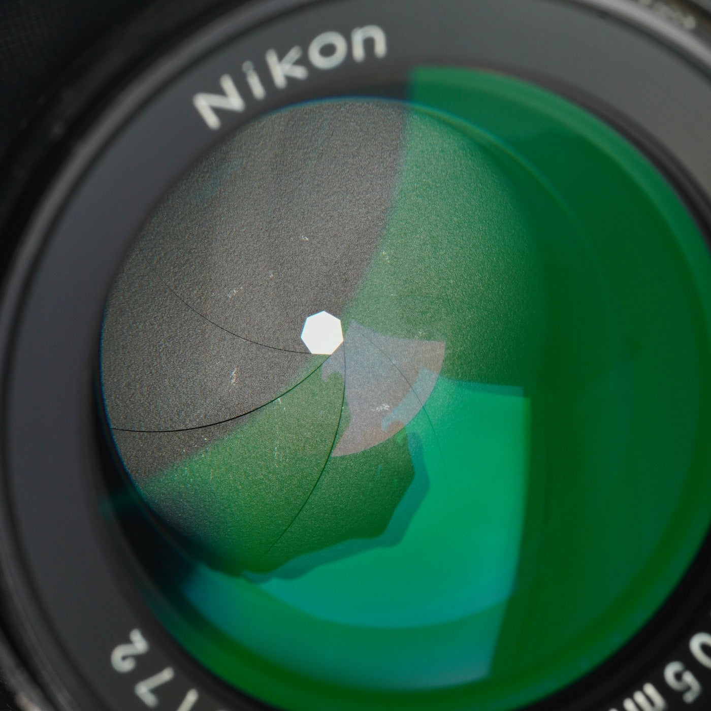 Nikon Ai-S Nikkor 105mm F/2.5 単焦点レンズ