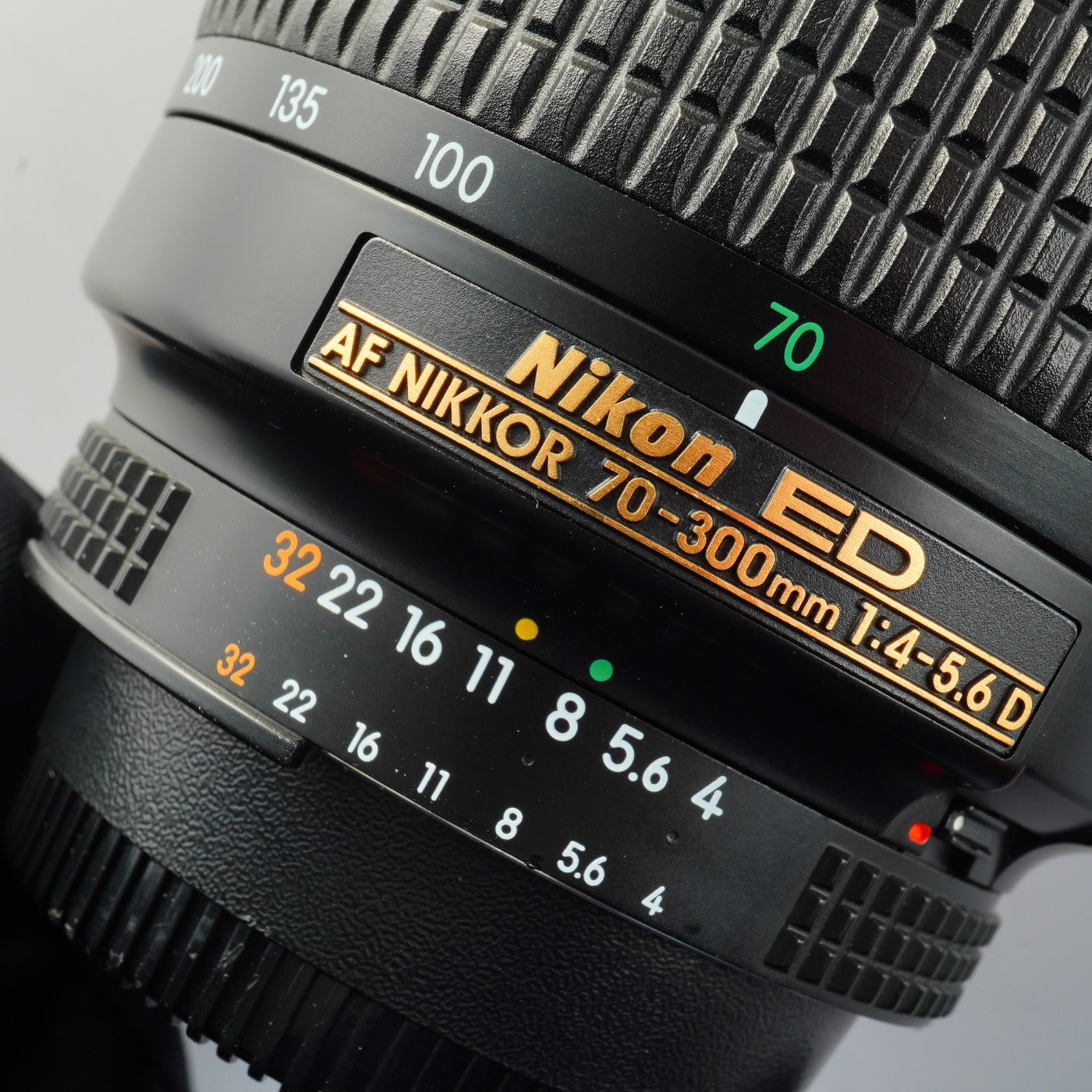 Nikon AF NIKKOR 70-300mm F/4-5.6 D ED ズームレンズ