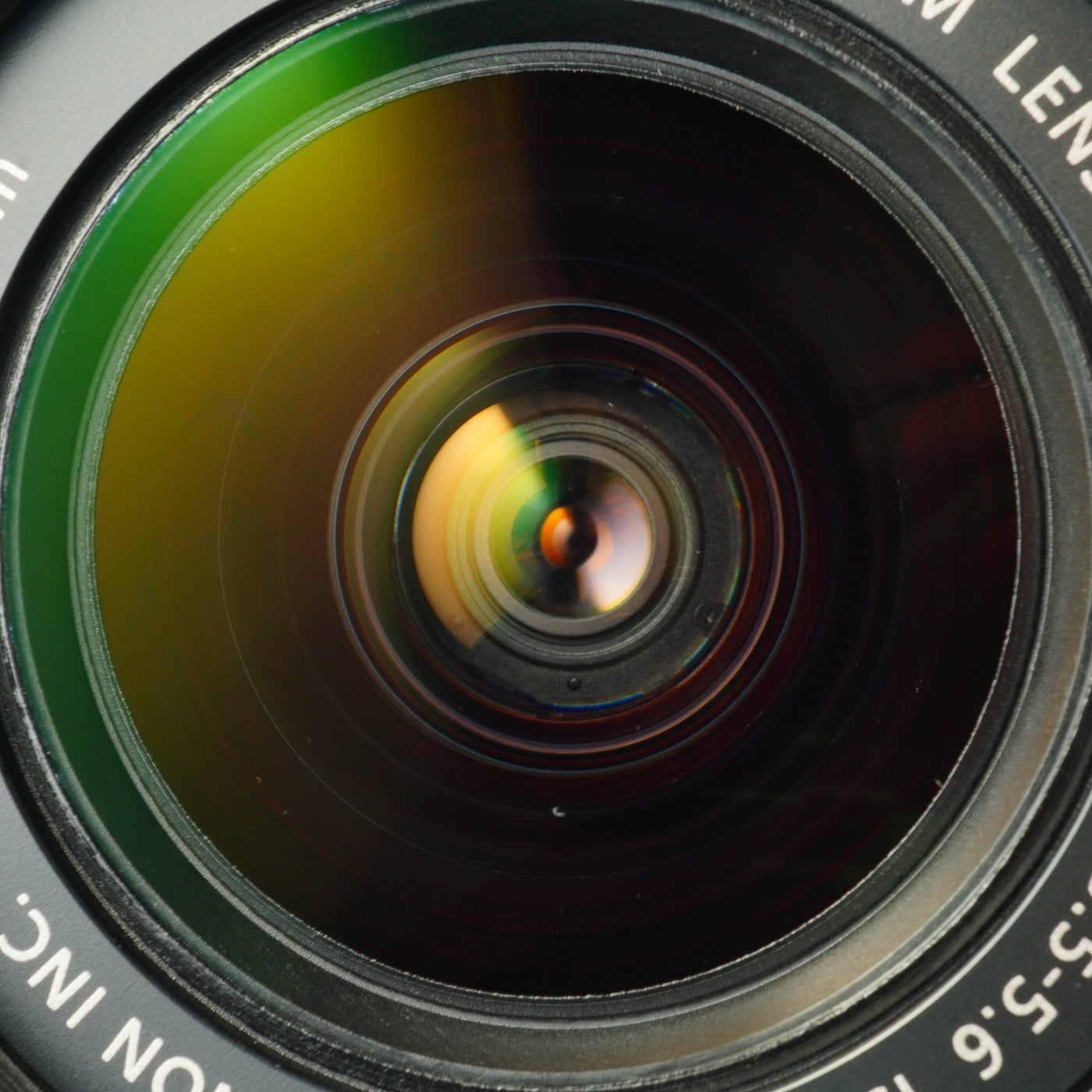 Canon EF-S 18-55mm f/3.5-5.6 IS ズームレンズ