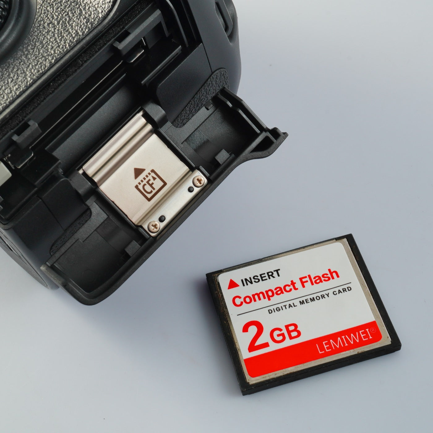 Canon EOS 40D + EF-S 18-55mm F/3.5-5.6 Ⅱ USM + CF 2GB デジタル一眼レフカメラ